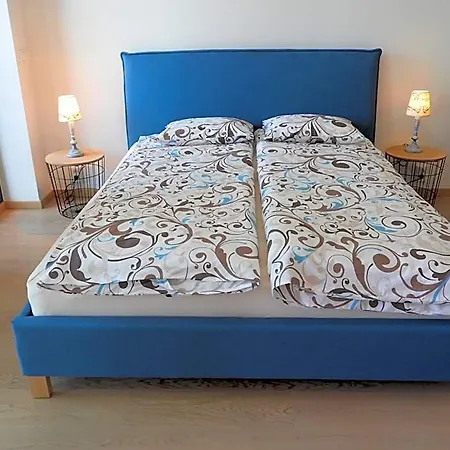 Martensi Maja 4*